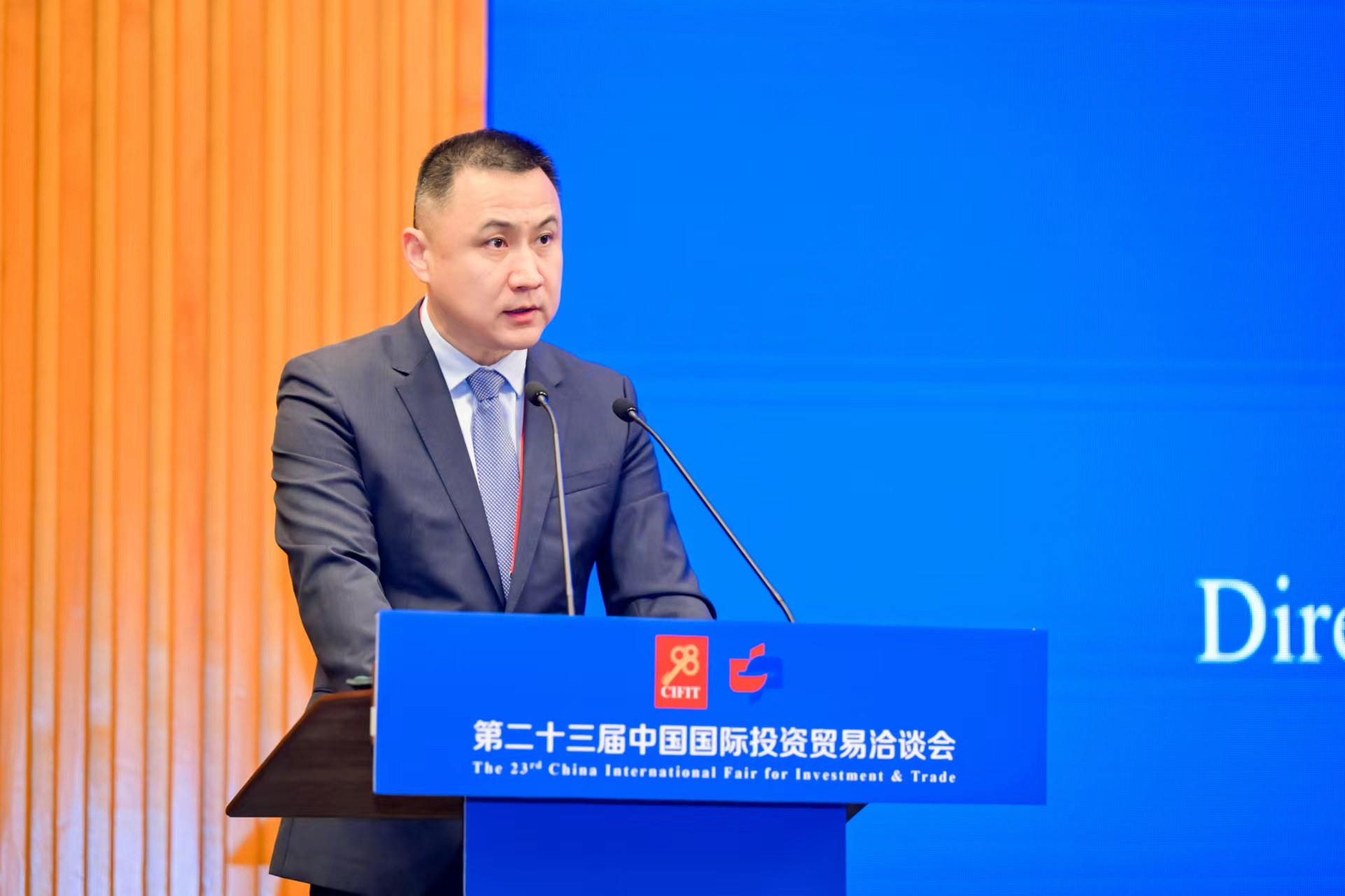 朱冰.jpg